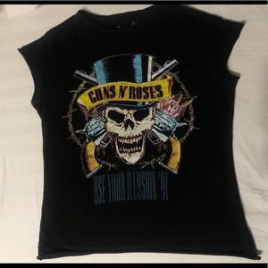 Gun & roses t shirt